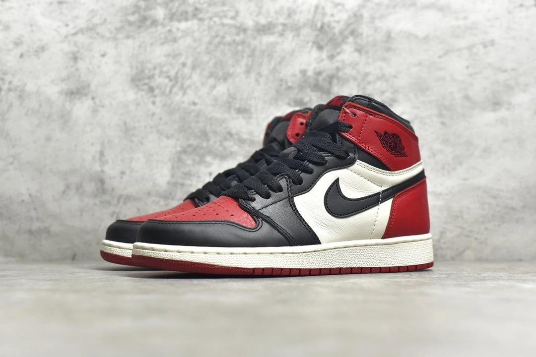 AirJordan 1 Retro Bred Toe