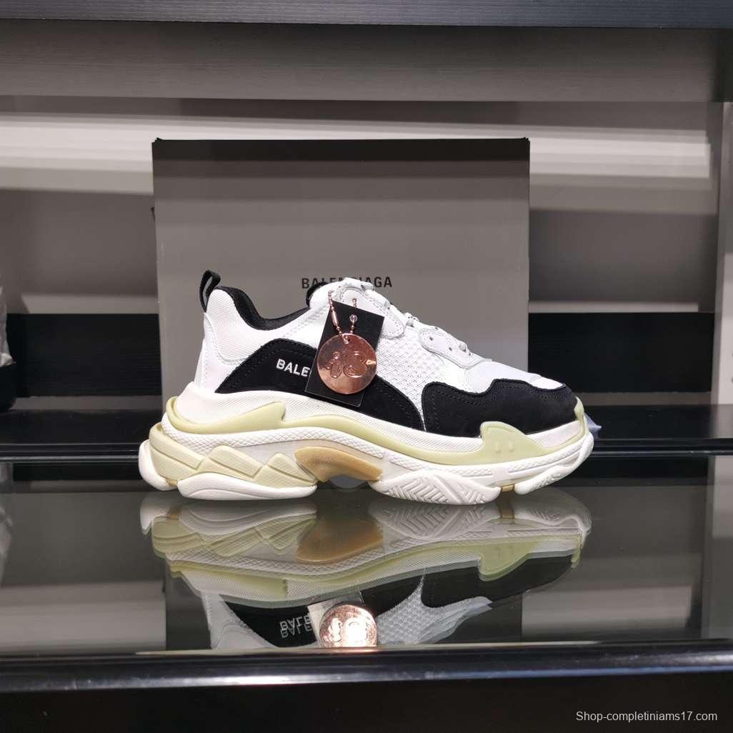 Men/Women Balenciaga Triple S Sneaker White/Black Item Ab5580330