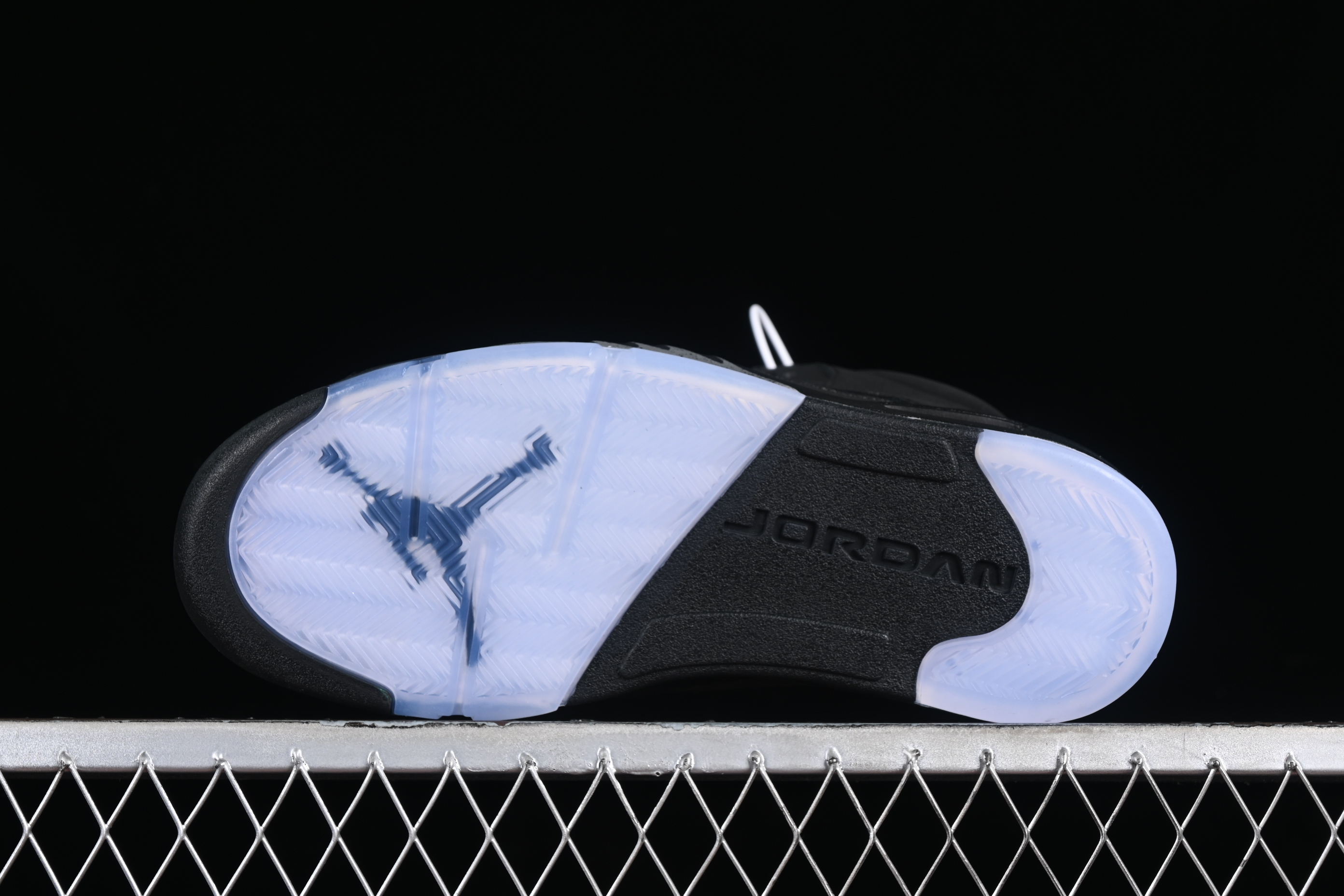 Nike Air Jordan 6 Retro Basketball Shoes with Black Leather and Suede Upper - FZ2239-001