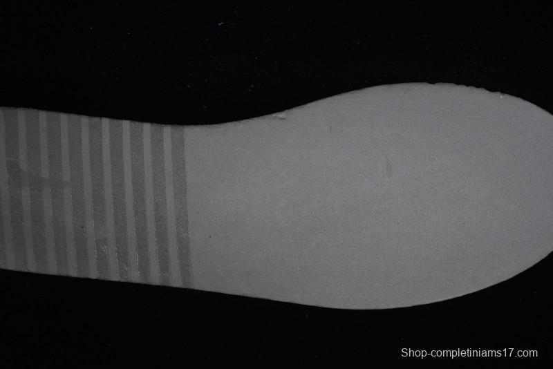 Nike SB Dunk Low Custom Collaboration Otomo Katsuhiro x Nike SB Dunk Low "Steamboy OST" - CT0856-102