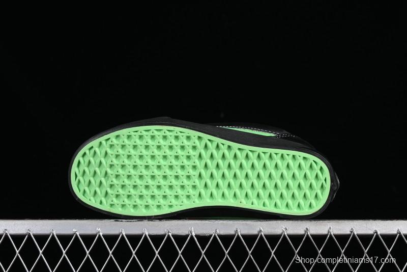 Vans Classics Knu Skool Retro Sneakers with Thickened Tongue and Enlarged Toe - VN0009QCSWE