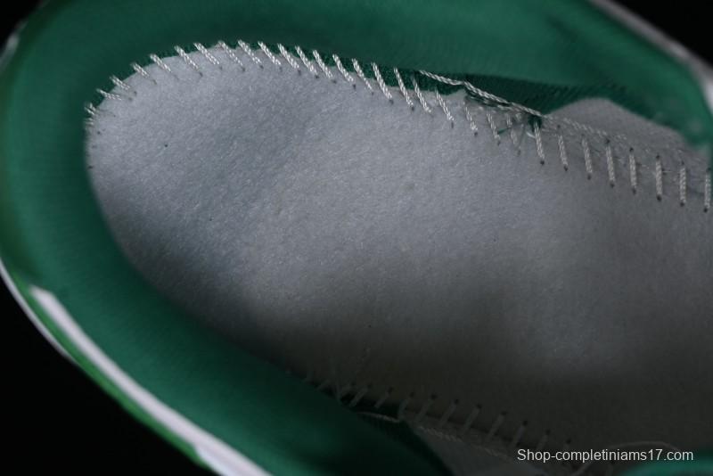 Supreme x Nike Dunk Low SB Skate Shoes with Zoom Air Cushion - XD6188-033