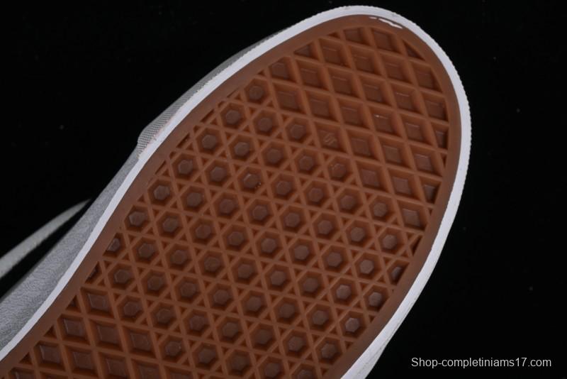 Vans Classics Knu Skool Retro Sneakers in Black & White - VN0AUAK375