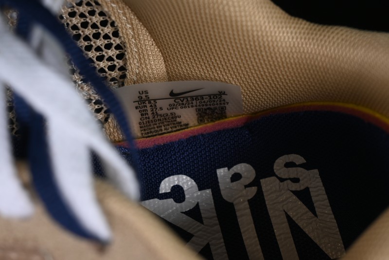 Nike Sacai VaporWaffle 3.0 Deconstructed Running Shoes with Layered Sole - CV1363-102