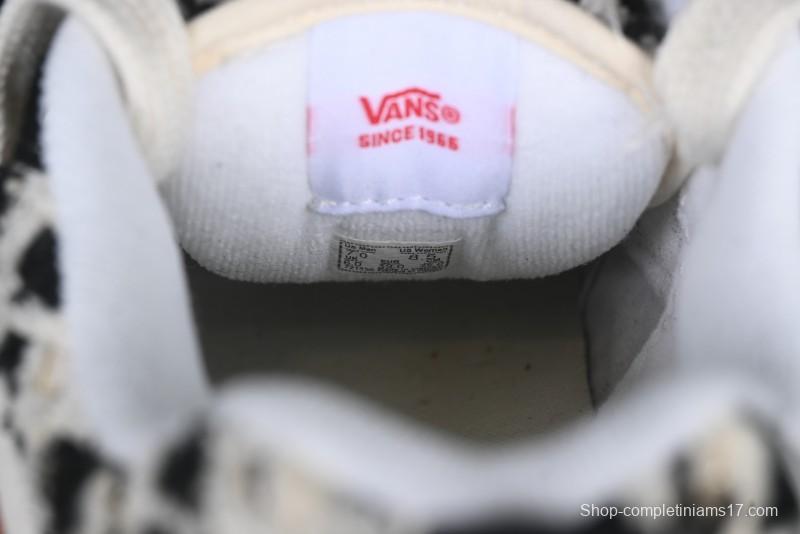 Vans Classics Knu Skool Retro Skate Shoes with Enhanced Cushion and Breathable Mesh - VN0A5JM2BA21
