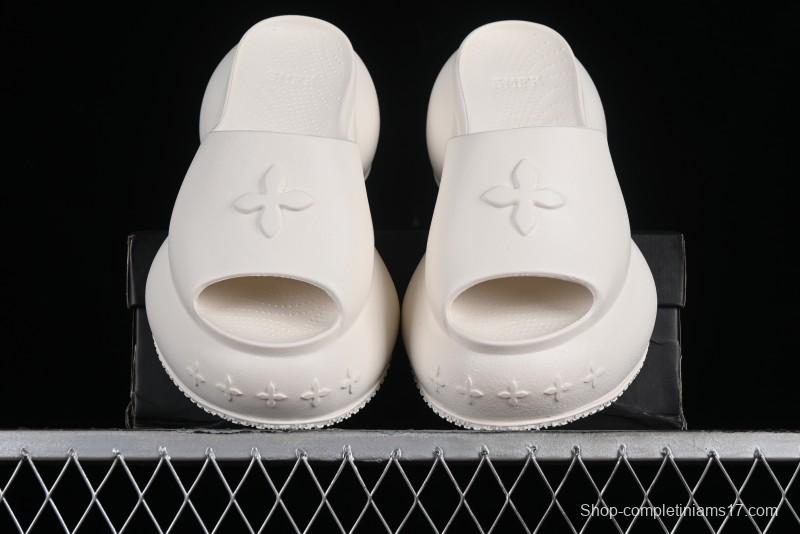 SMFK COMPASS Embossed One-Piece Platform Slides - E9066