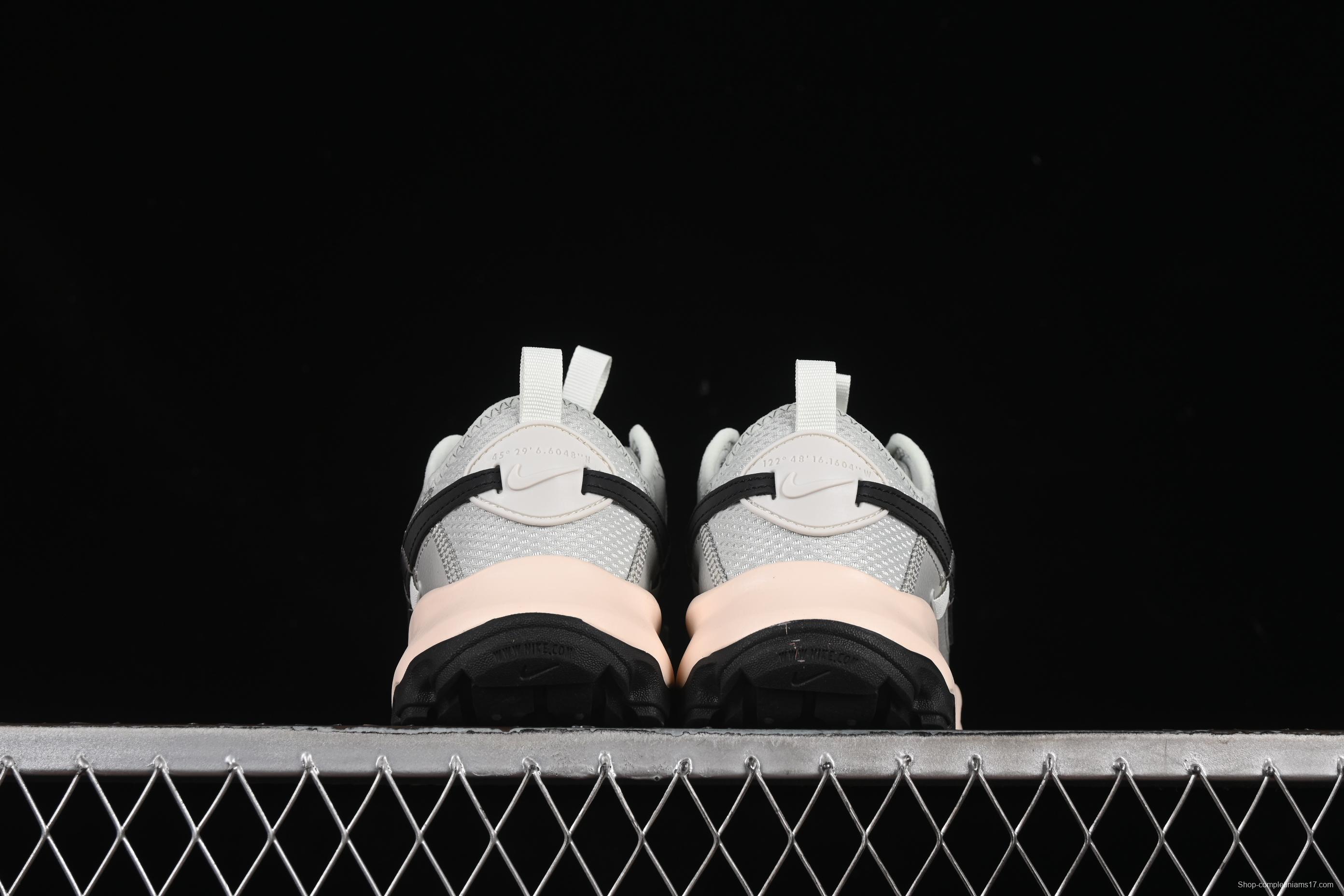 Nike TC 7900 Retro Chunky Sneakers with Reflective Swoosh and Cushioned Sole - DD9682-004