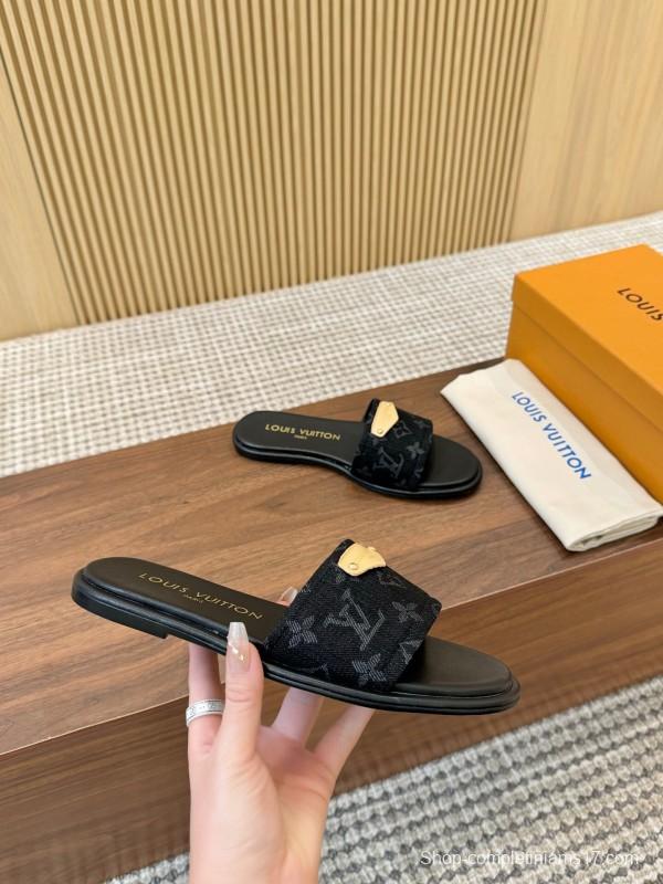 2025 Women Louis Vuitton Black Canvas Slippers LY00200