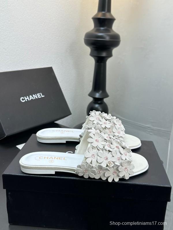 2025 Women Chanel White Leather Slippers
