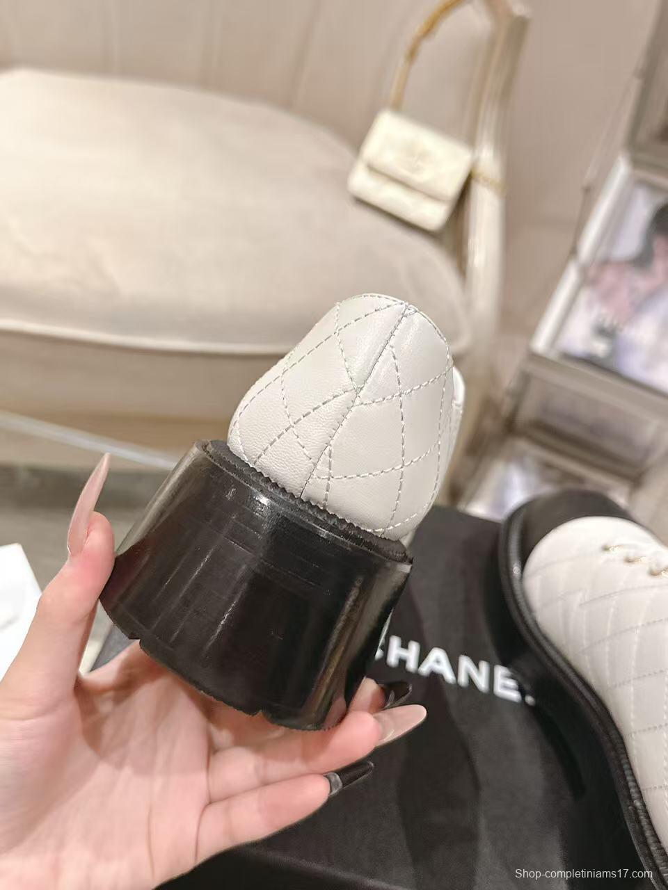 2025 Women Chanel White Black Leather Sneakers
