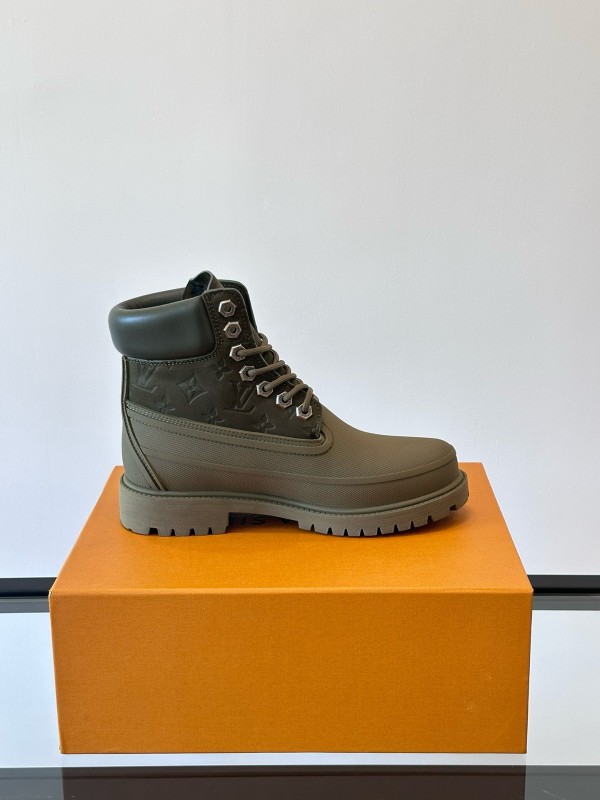 2024 Men Louis Vuitton Brown Rubber Leather Combat Boots MJ00390