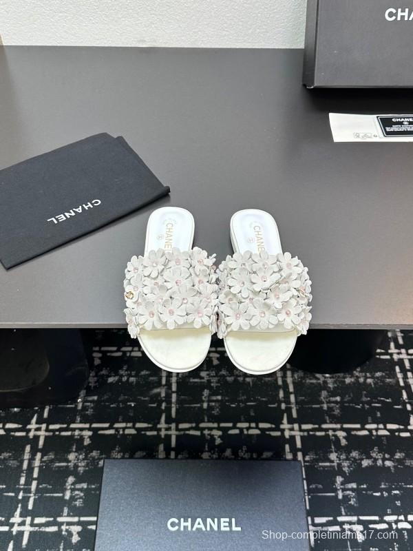 2025 Women Chanel White Leather Slippers