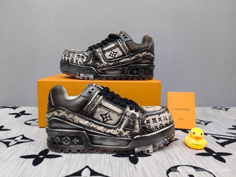 2025 Unisex Louis Vuitton Black White Leather Trainers KFY00510