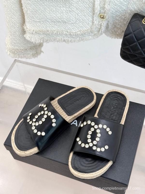 2025 Slippers Chanel Black Leather Slippers