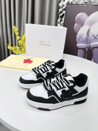 2025 Unisex WEFLOWER Black White Leather Sneakers LY00280