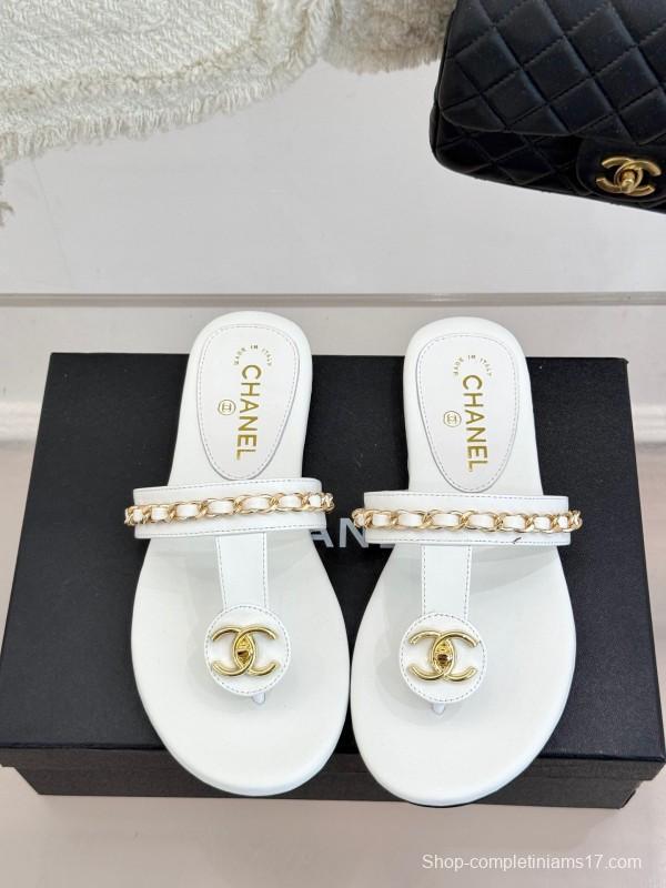 2025 Women Chanel White Leather Slippers CC Chain KFY00250