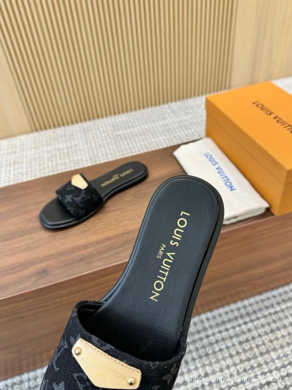 2025 Women Louis Vuitton Black Canvas Slippers LY00200