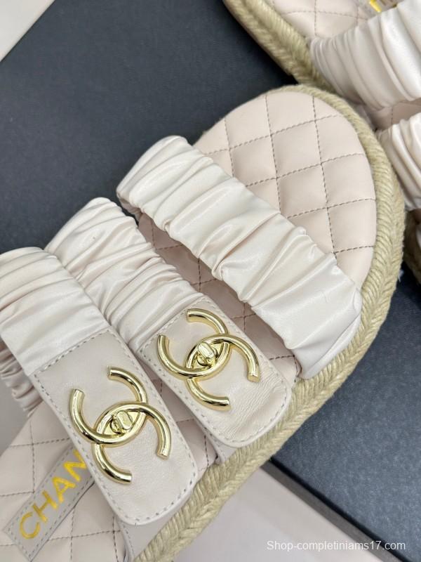 2025 Women Chanel White Leather Slippers CC Logo KFY00230