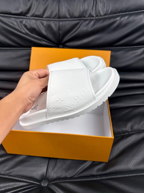 2025 Unisex Louis Vuitton White Leather Slippers AS00170