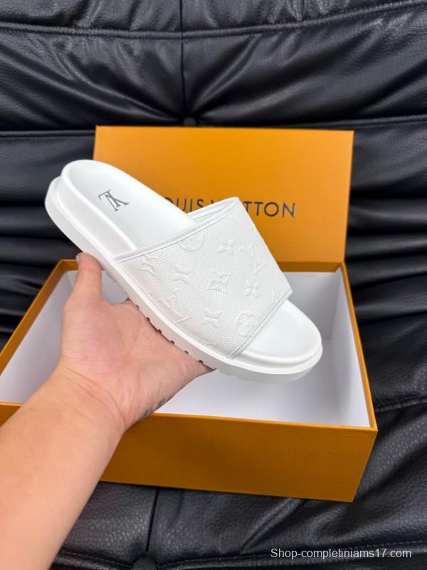 2025 Unisex Louis Vuitton White Leather Slippers AS00170