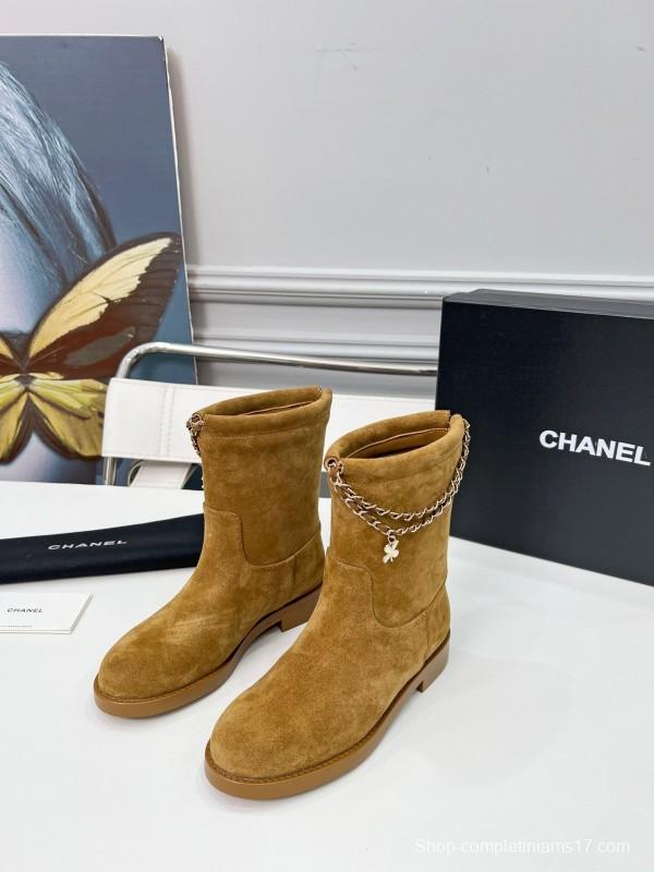 Chanel Quilted Leather Flat Ankle Boots with Four-Leaf Clover and CC Logo - LY00400