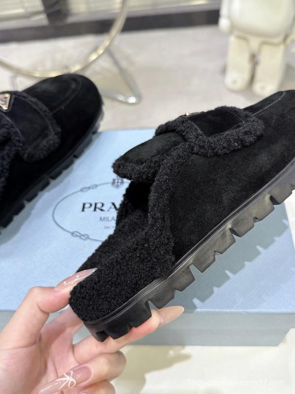 Prada Fall/Winter 2025 New Fur Mule Slippers Triangle Buckle Bread Head Semi-Slippers - KFY00270