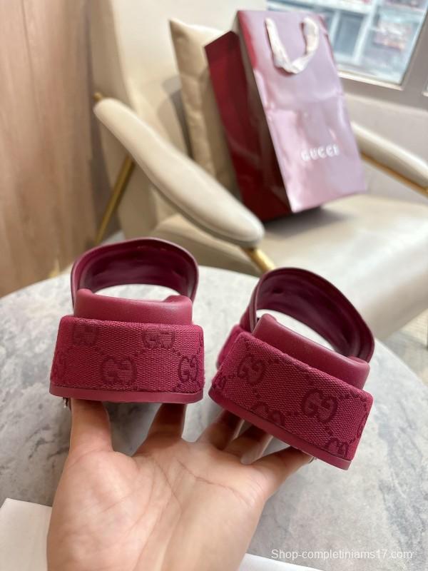 Gucci Women's Sandals with Iconic Horsebit Detail and Gold Hardware - LY00270