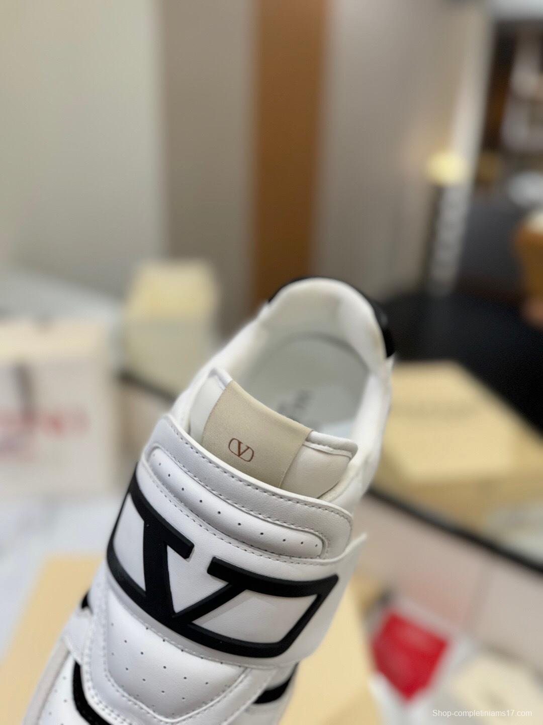 VALENTINO 2025 SS Casual Sneakers with V Logo Hook-and-Loop Closure - AS00410