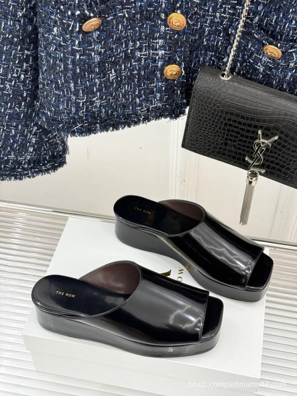 The Row Fall/Winter 2025 Platform Slides - KFY00280