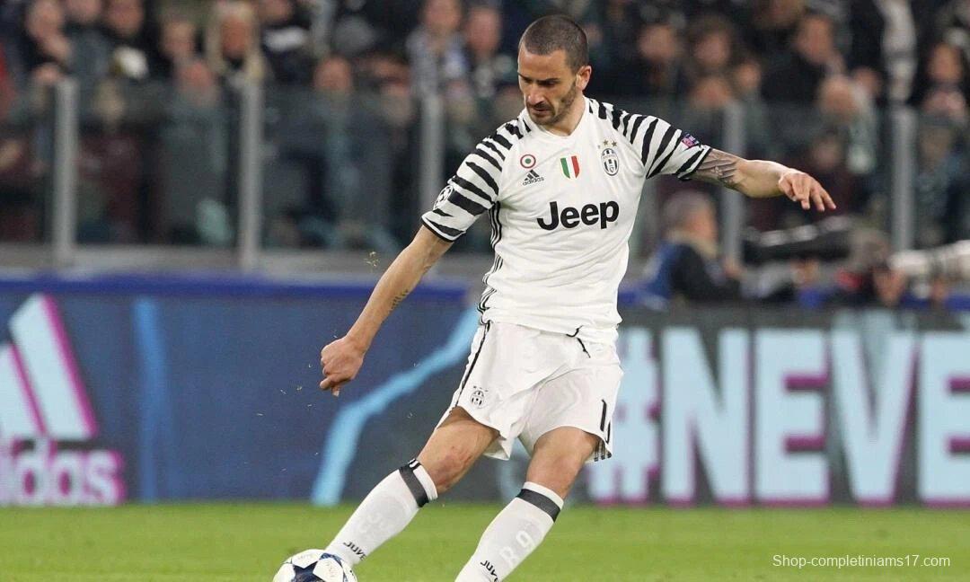 Retro 16/17 Juventus Third Jersey